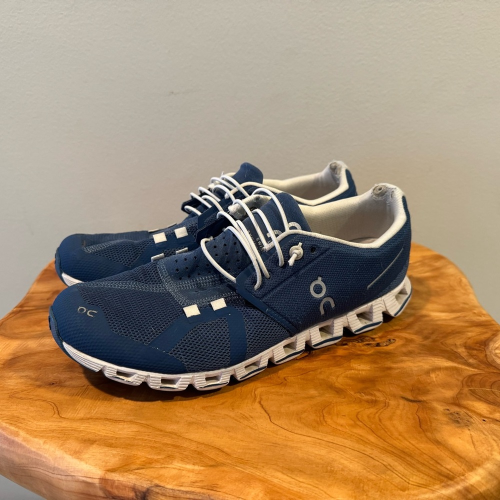 On Women’s Size 8.5